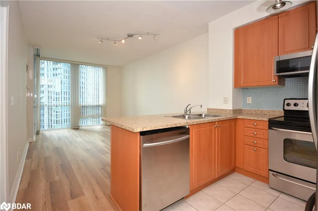 220 Burnhamthorpe Road W, #1805