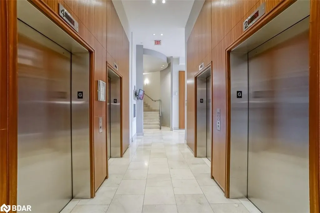 220 Burnhamthorpe Road W, #1805