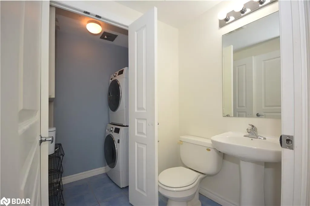 220 Burnhamthorpe Road W, #1805