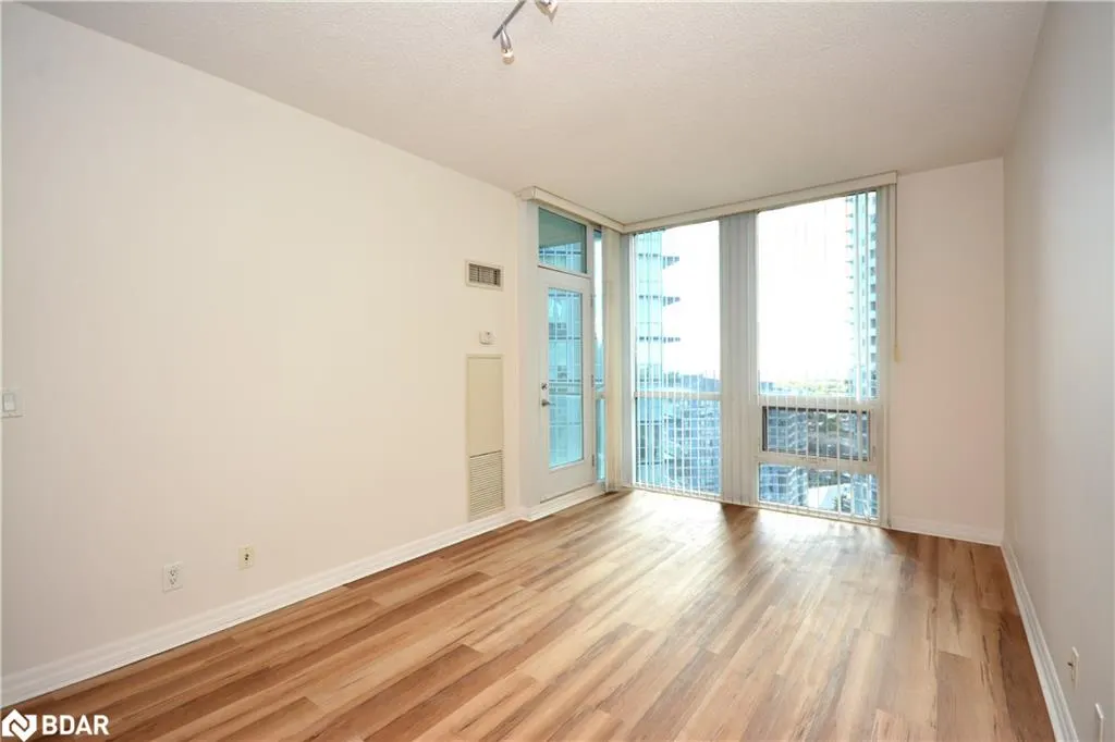 220 Burnhamthorpe Road W, #1805