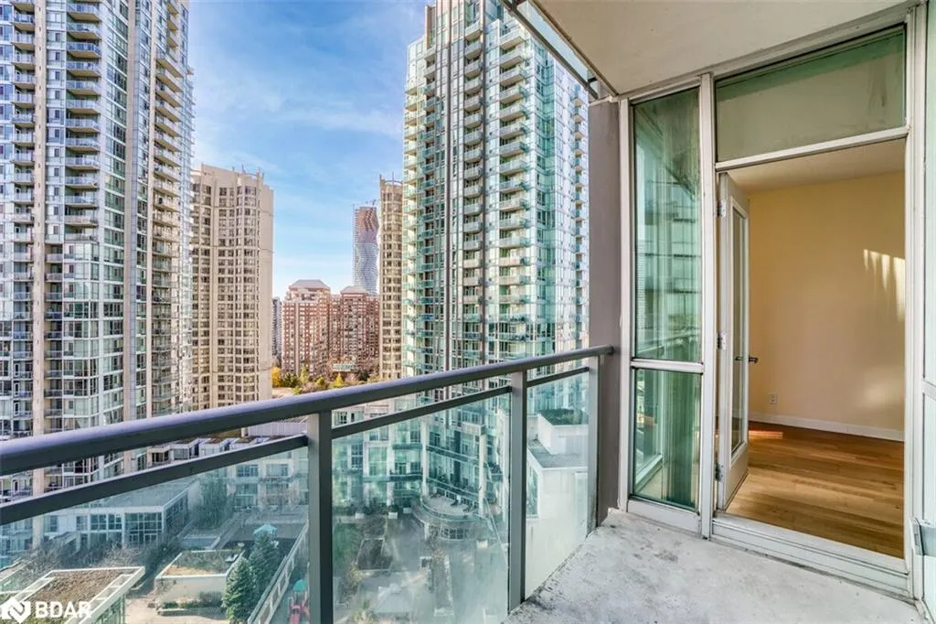 220 Burnhamthorpe Road W, #1805