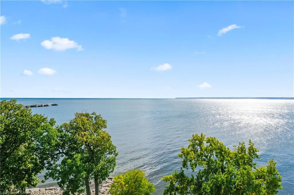 3500 Lakeshore Road, #827