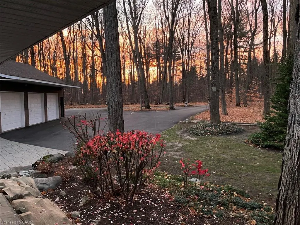 691 Mt St Louis Road W
