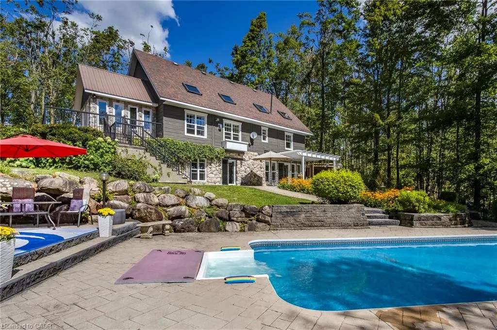 691 Mt St Louis Road W