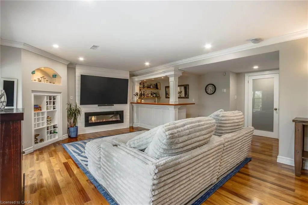 691 Mt St Louis Road W