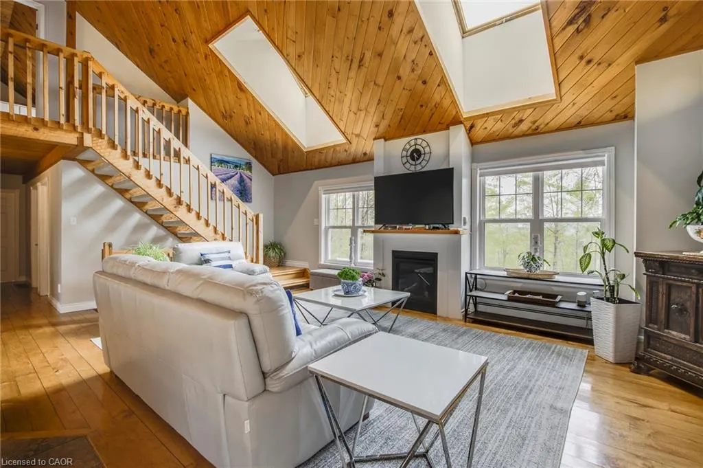 691 Mt St Louis Road W