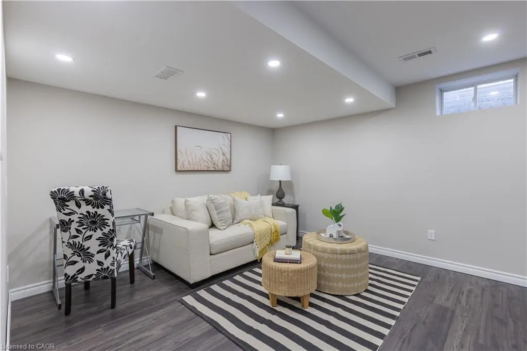 65 Fairwood Place W