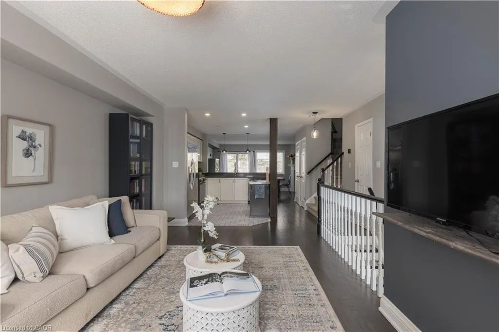 65 Fairwood Place W