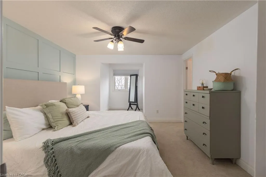 65 Fairwood Place W