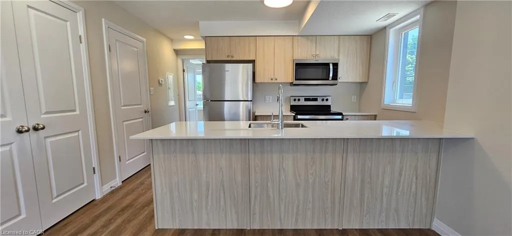 410 Northfield Drive W, #E18