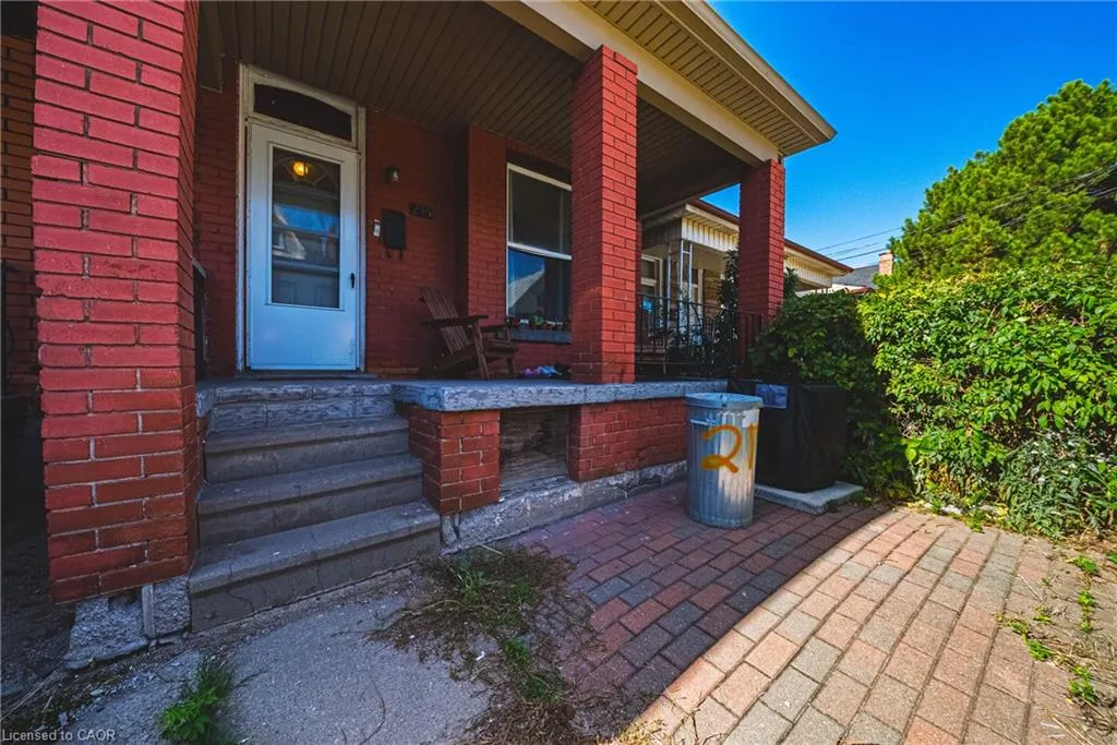 215 Mary Street