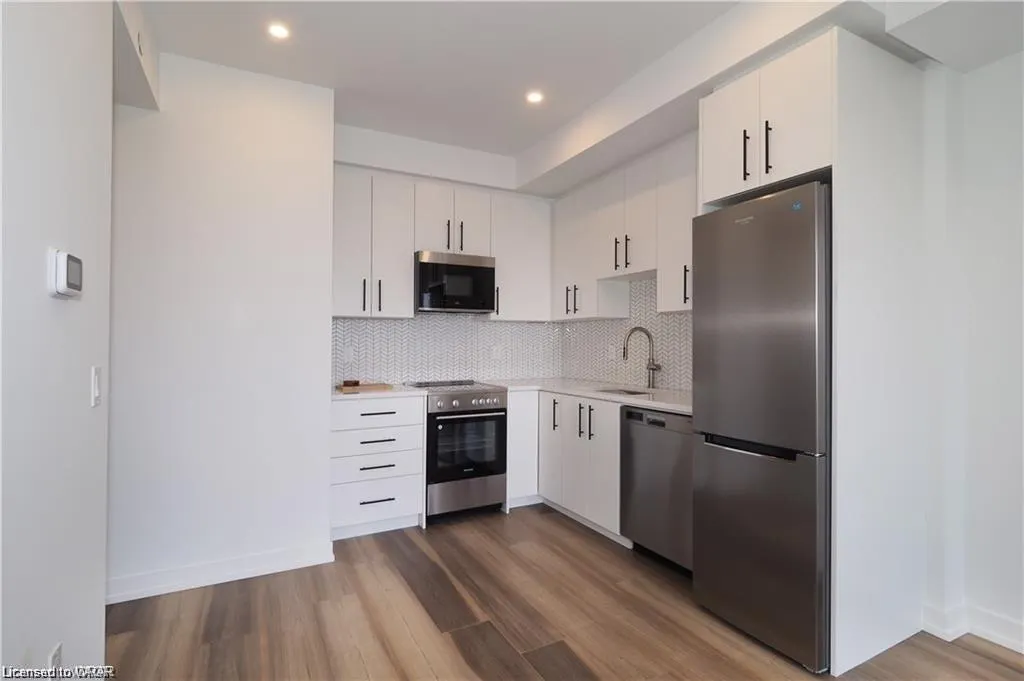15 Wellington Street S, #1110