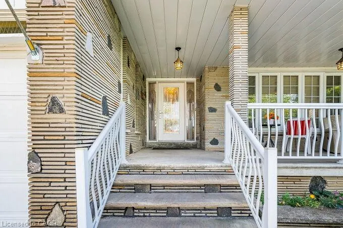 61 Brewster Crescent