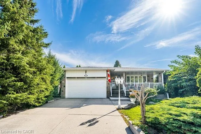 61 Brewster Crescent