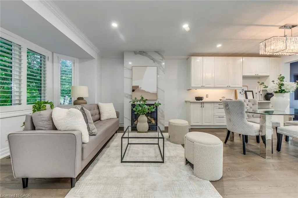 43 South Kingsway Way