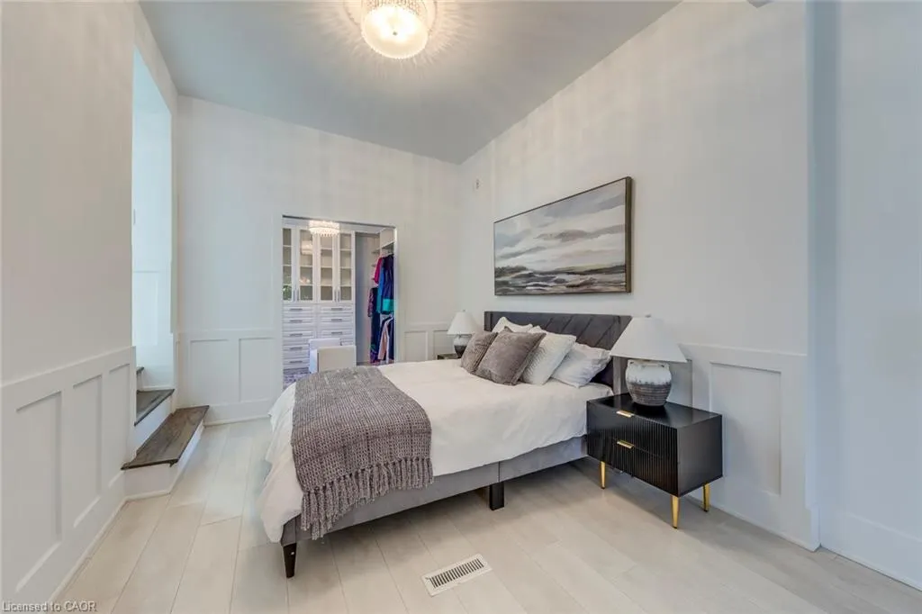 43 South Kingsway Way