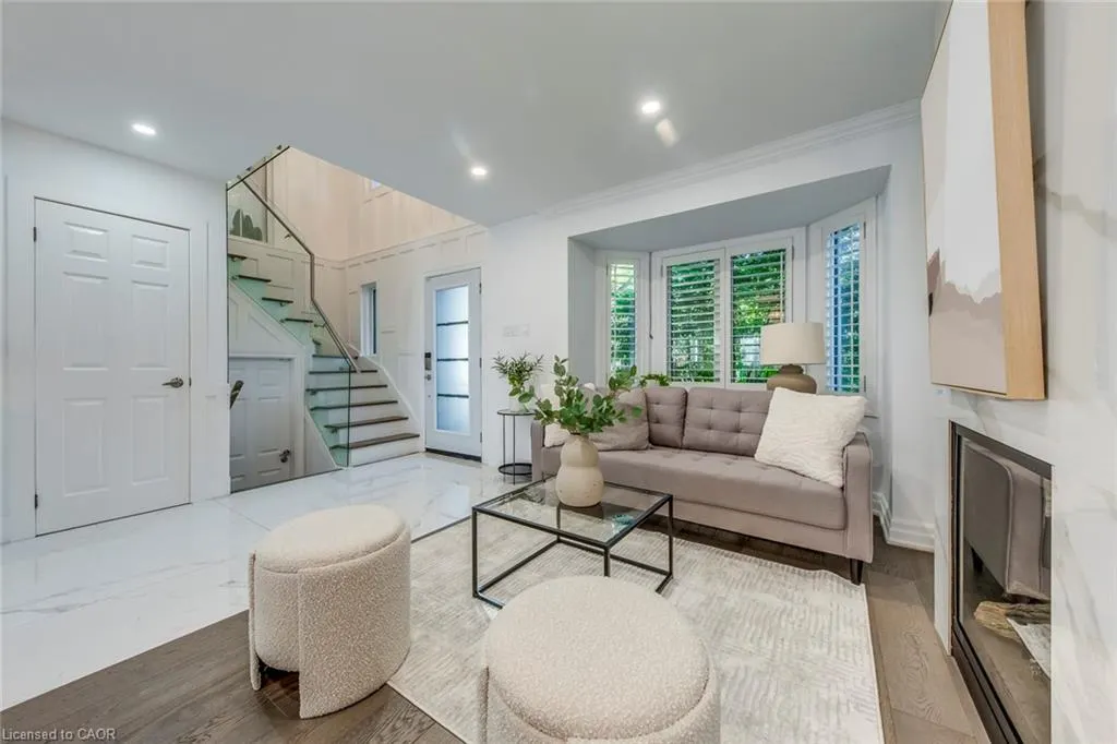 43 South Kingsway Way