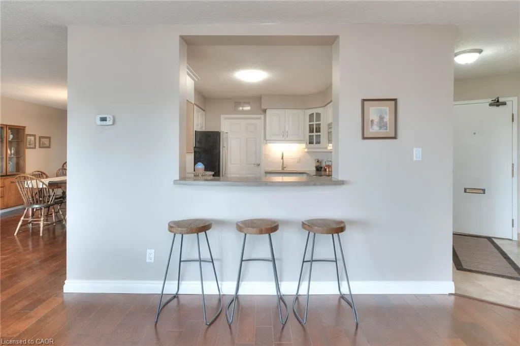 250 Glenridge Drive, #606