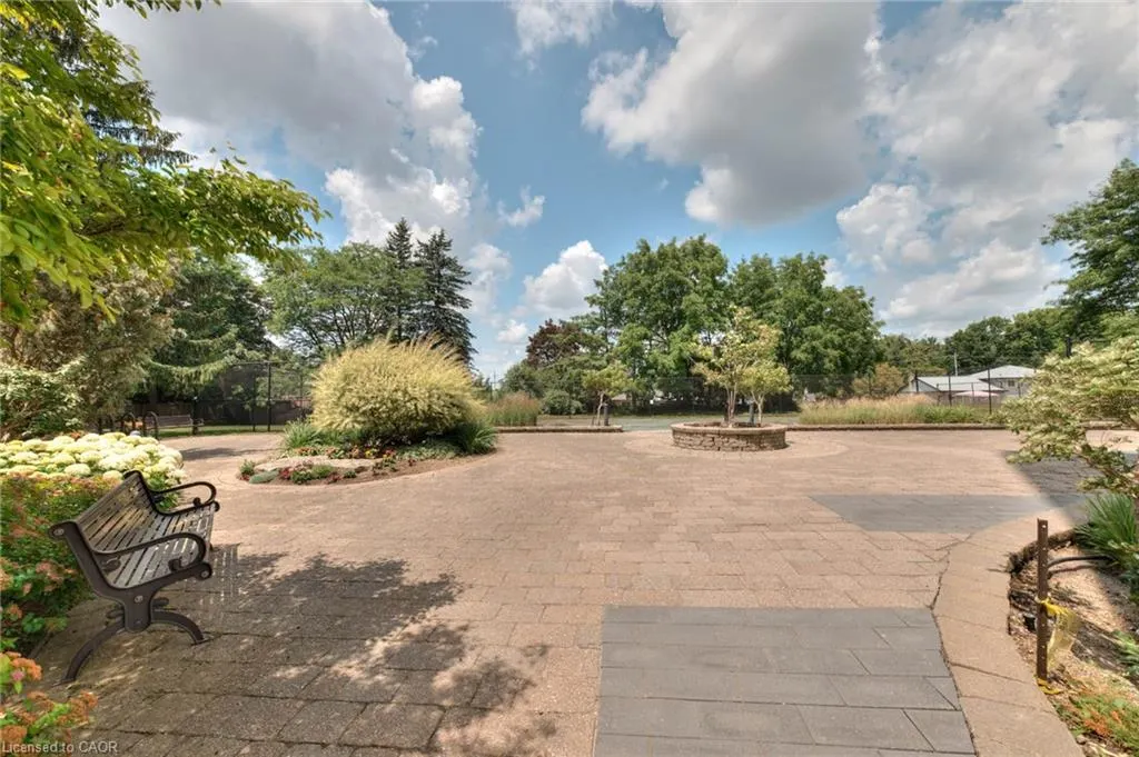 250 Glenridge Drive, #606