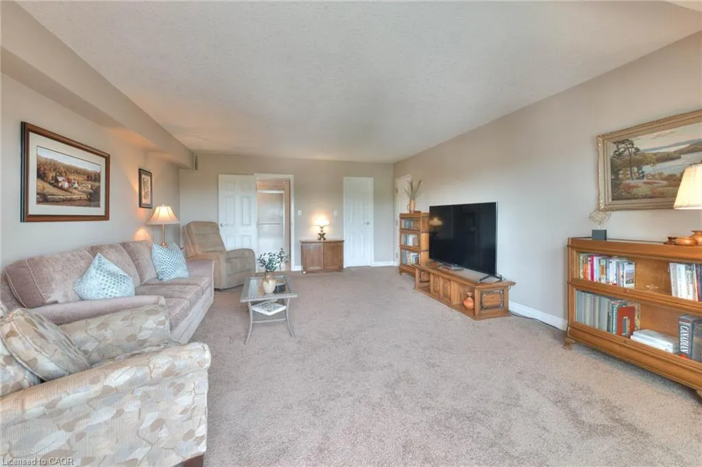 250 Glenridge Drive, #606