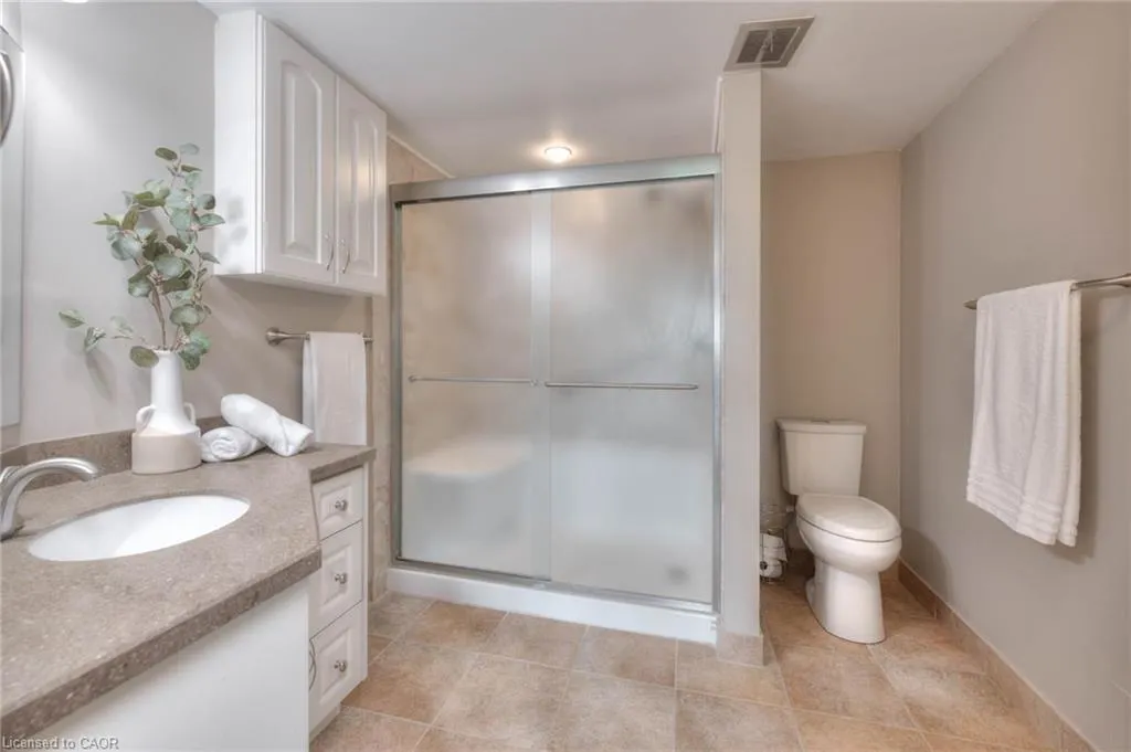 250 Glenridge Drive, #606