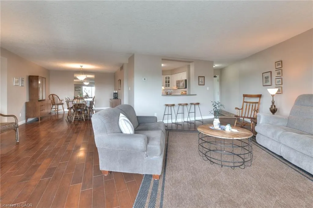 250 Glenridge Drive, #606