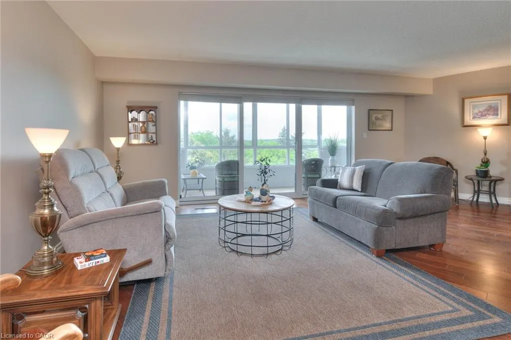 250 Glenridge Drive, #606