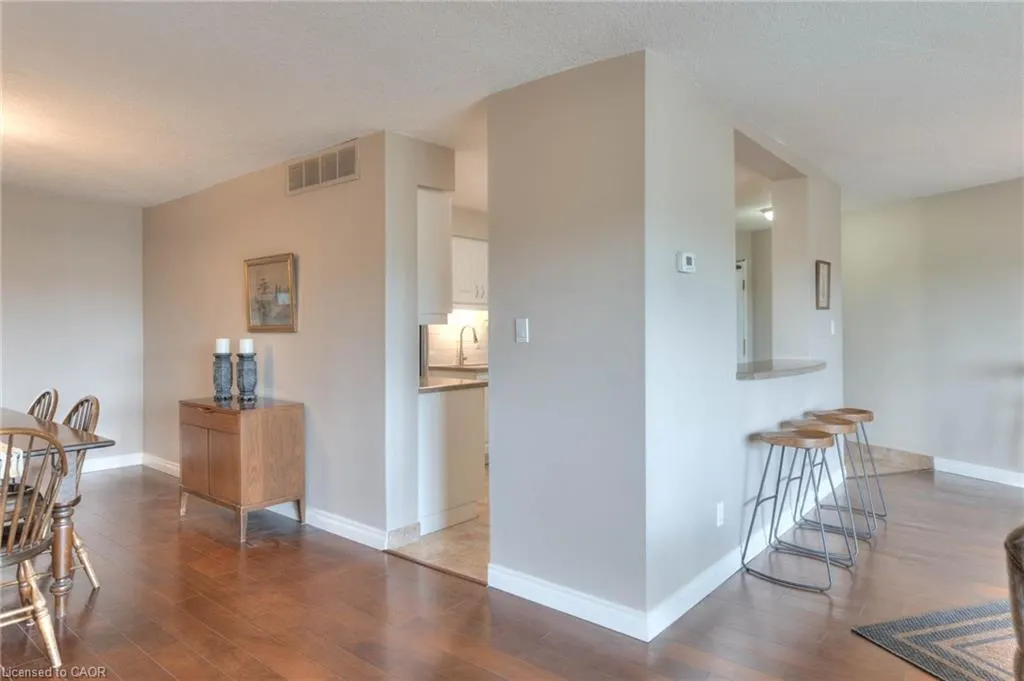 250 Glenridge Drive, #606