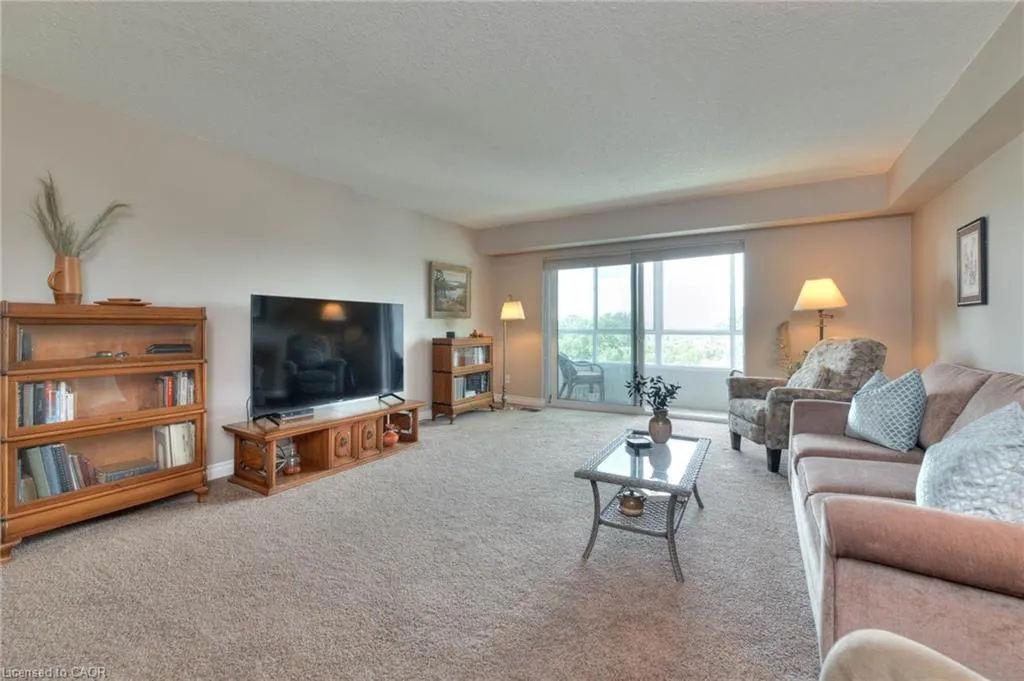 250 Glenridge Drive, #606