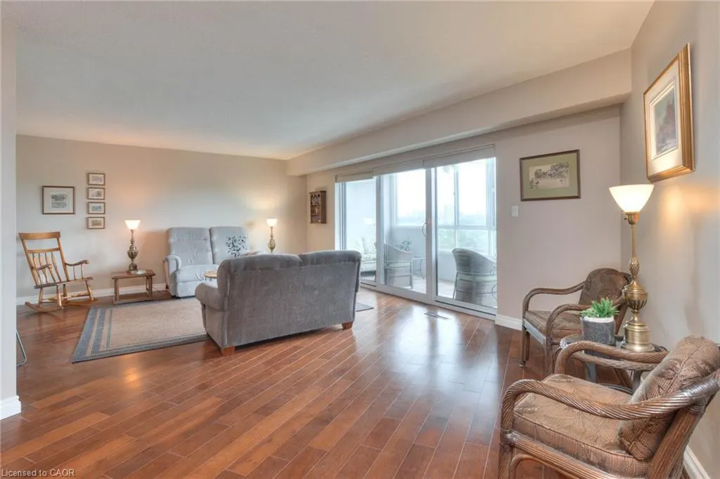 250 Glenridge Drive, #606