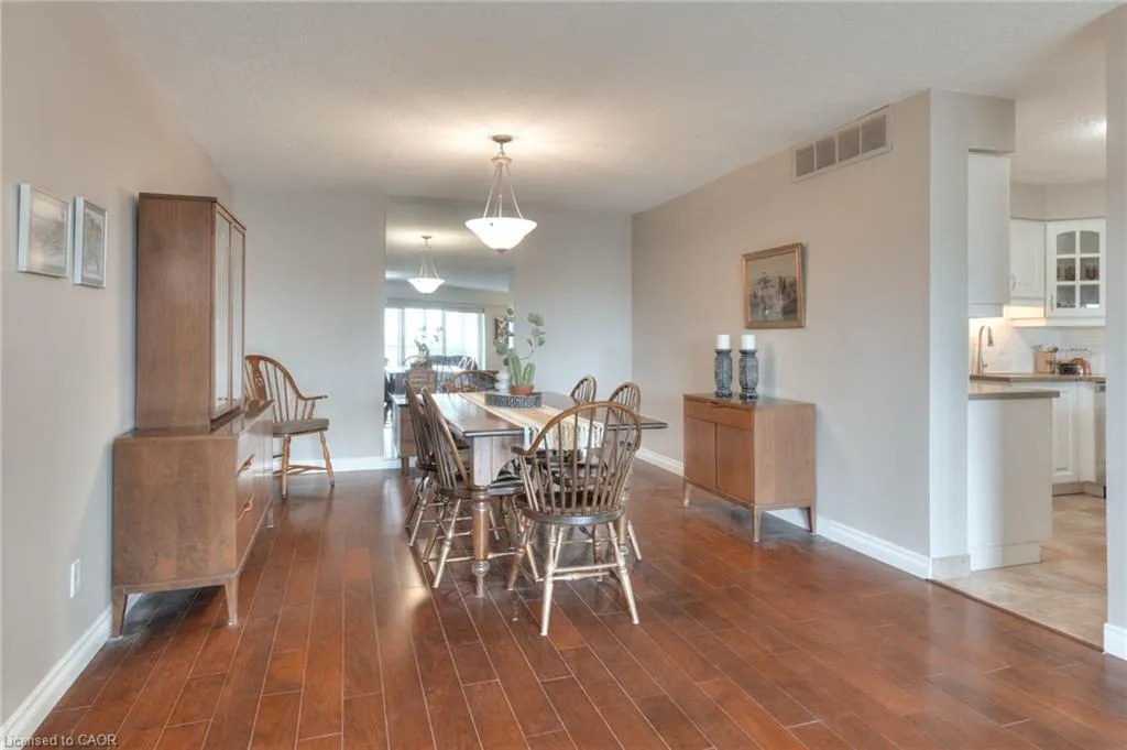 250 Glenridge Drive, #606