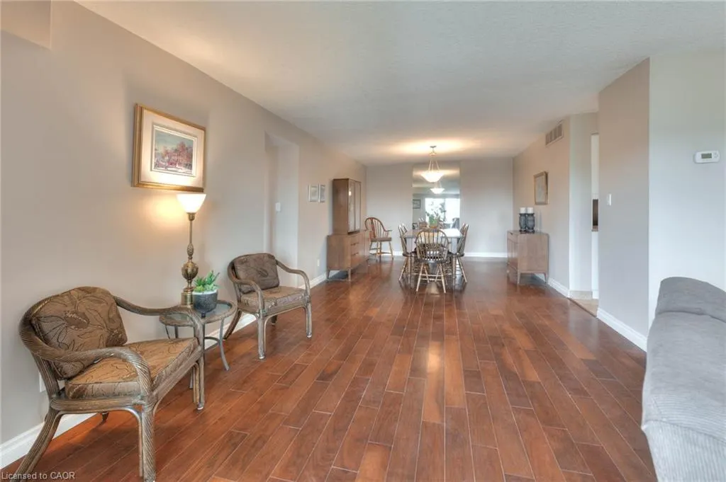 250 Glenridge Drive, #606