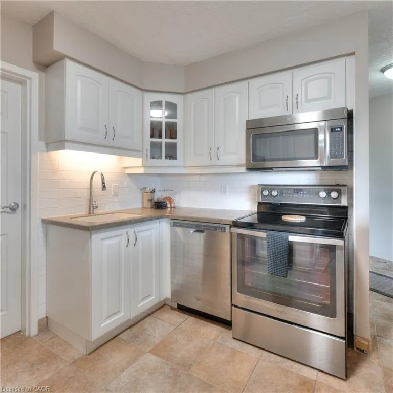 250 Glenridge Drive, #606