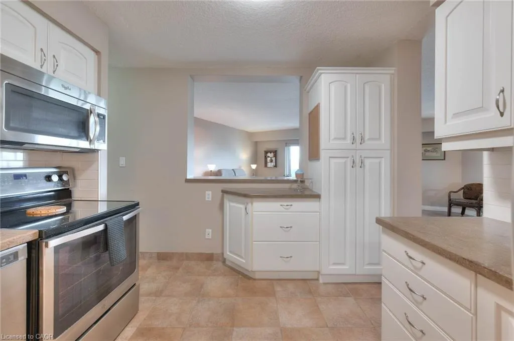 250 Glenridge Drive, #606