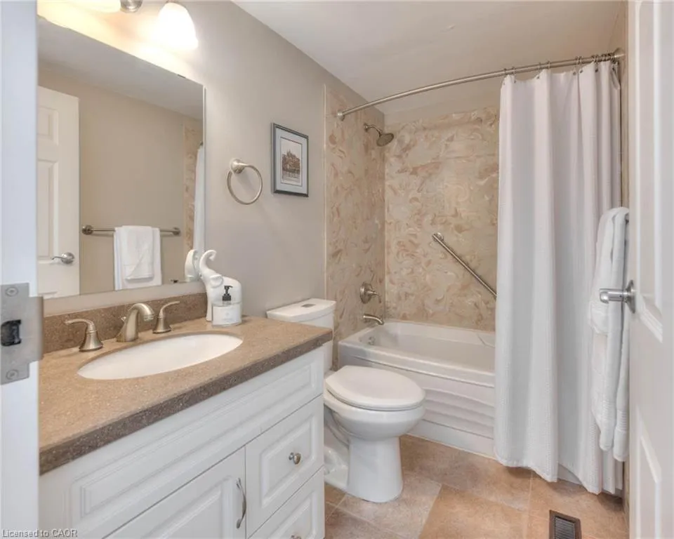 250 Glenridge Drive, #606