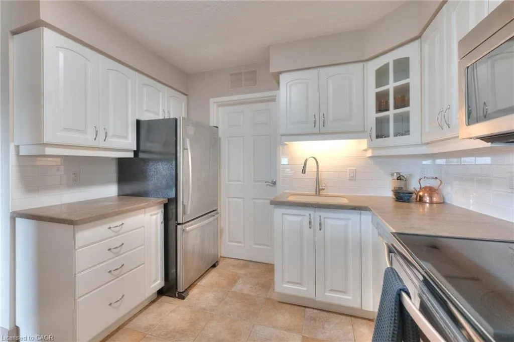 250 Glenridge Drive, #606