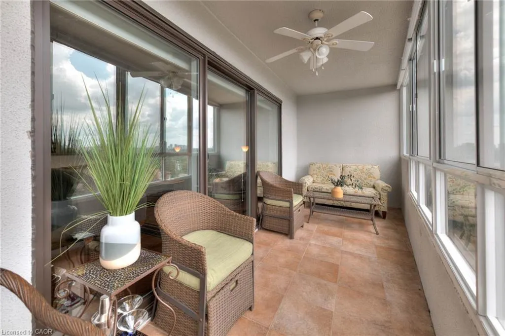 250 Glenridge Drive, #606