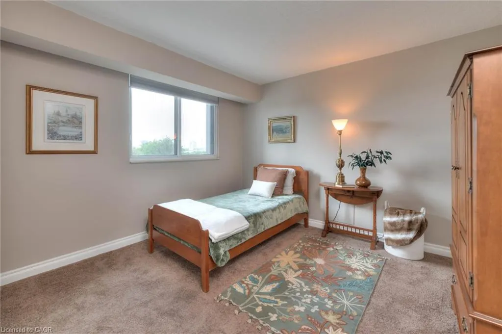 250 Glenridge Drive, #606
