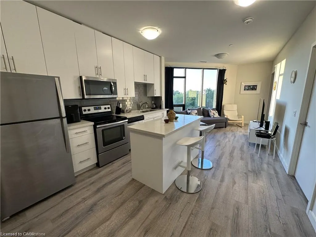 690 King Street W, #524