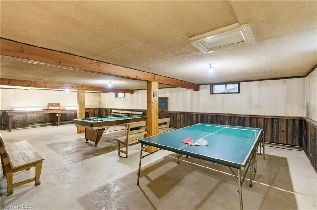 1043 Safari Road