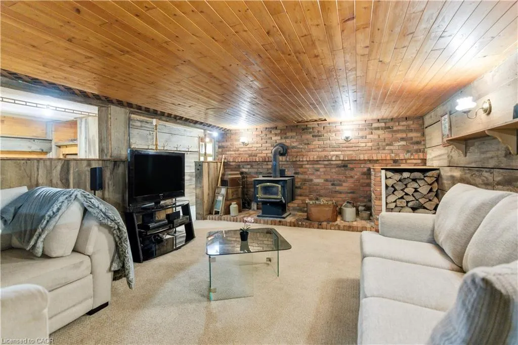 1043 Safari Road