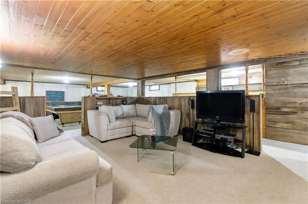 1043 Safari Road