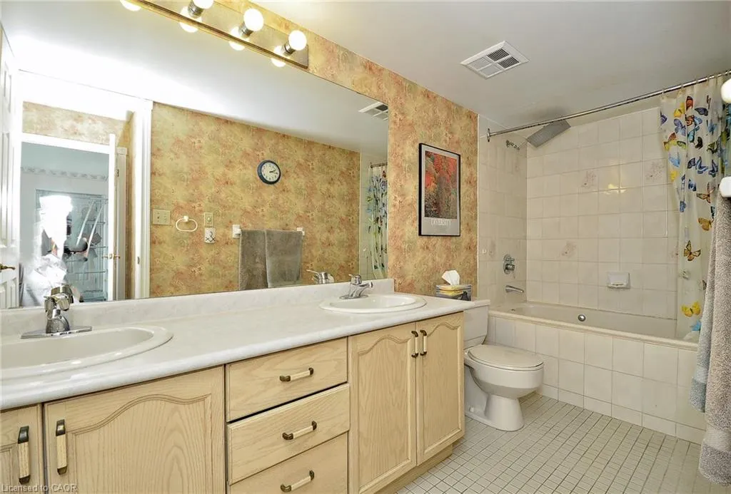 237 King Street W, #1210