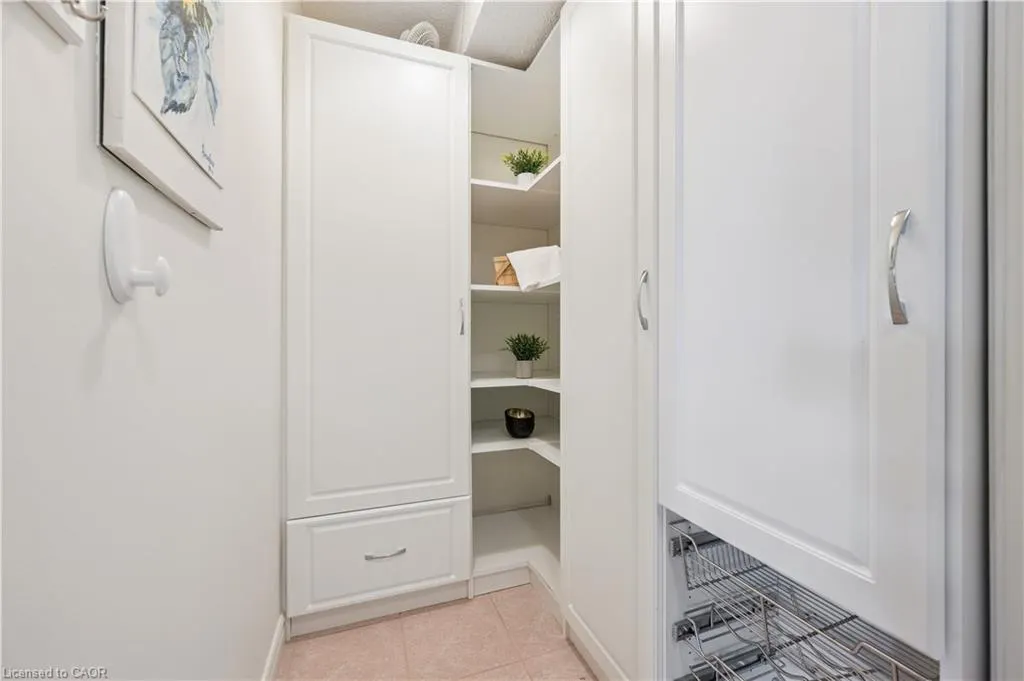 2121 Lakeshore Road, #401
