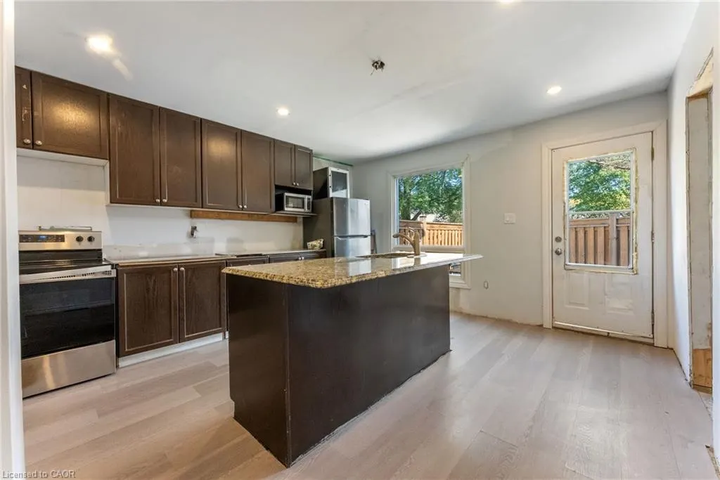 2700 Barton Street E, #7