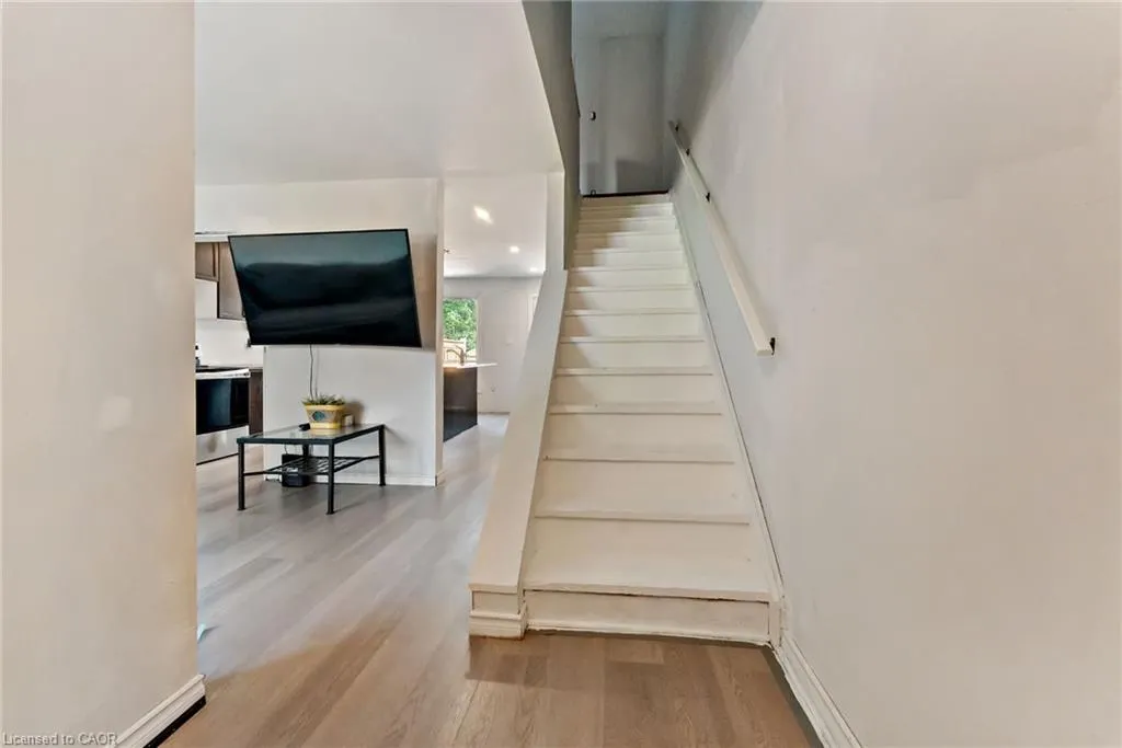2700 Barton Street E, #7
