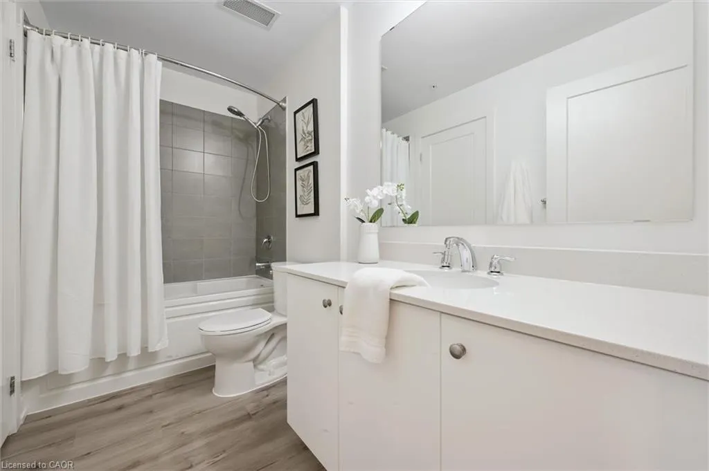 251 Northfield Drive E, #516