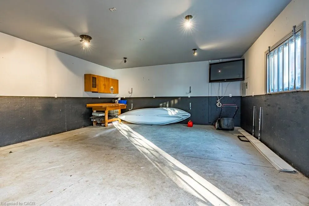 105 Mcelroy Road E