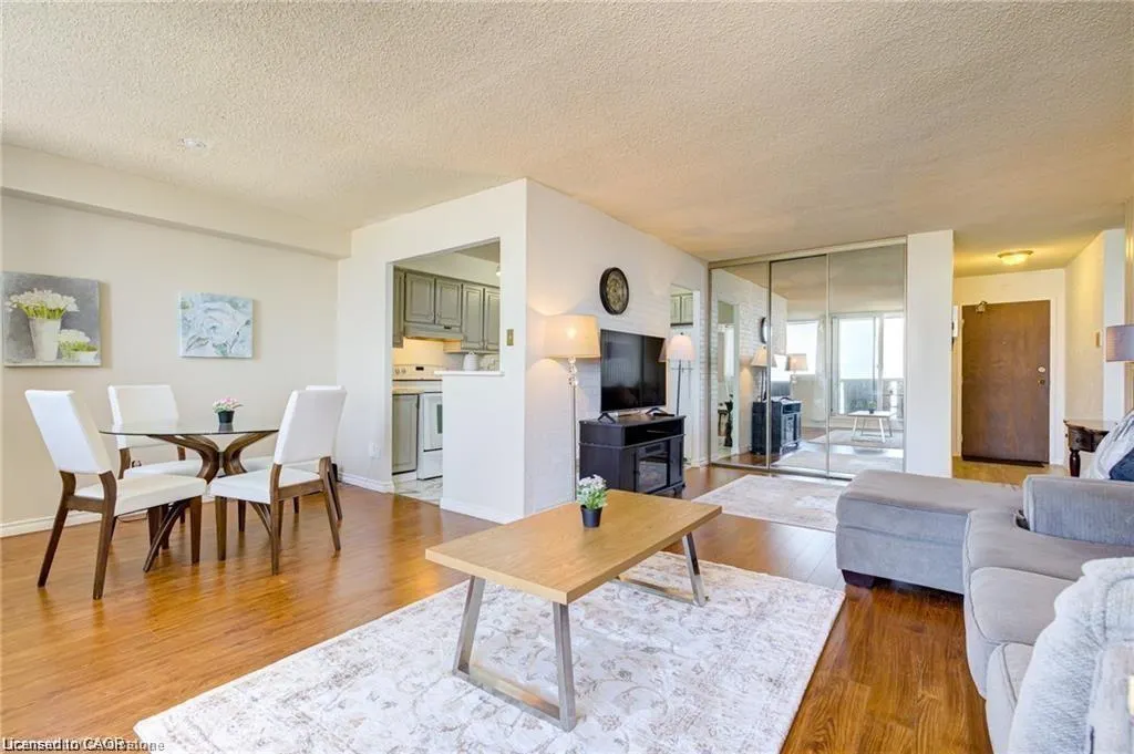 375 King Street N, #1608