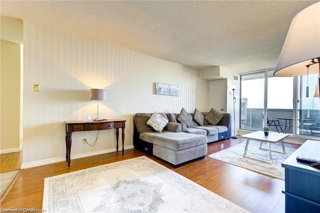 375 King Street N, #1608
